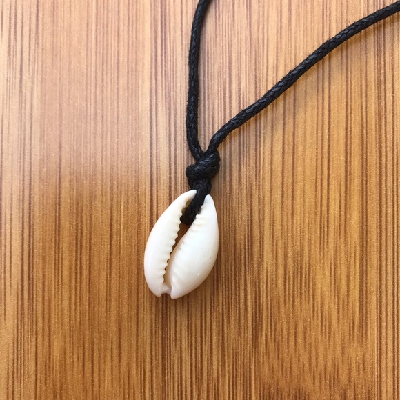 Cowrie Shell Necklace🐚 - Picture 4 of 4